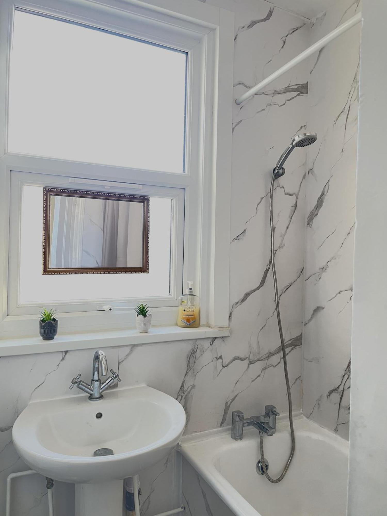 Cosy Double Rooms A Stones Throw From Wembley Stadium Лондон Екстер'єр фото