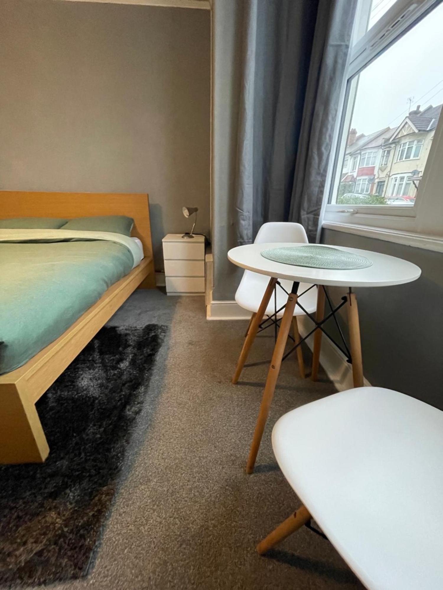 Cosy Double Rooms A Stones Throw From Wembley Stadium Лондон Екстер'єр фото